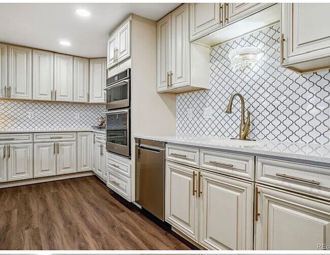 Building Photo - Eastmoor Park Condominiums