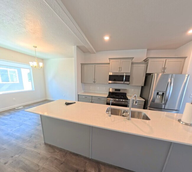 Building Photo - Lexington Townhome - Orem