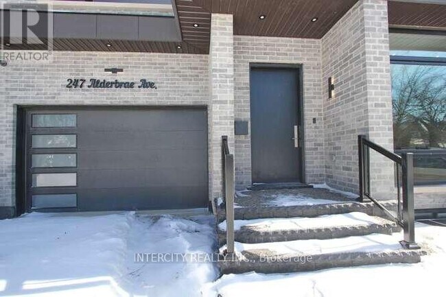 Photo du bâtiment - 247 Alderbrae Ave