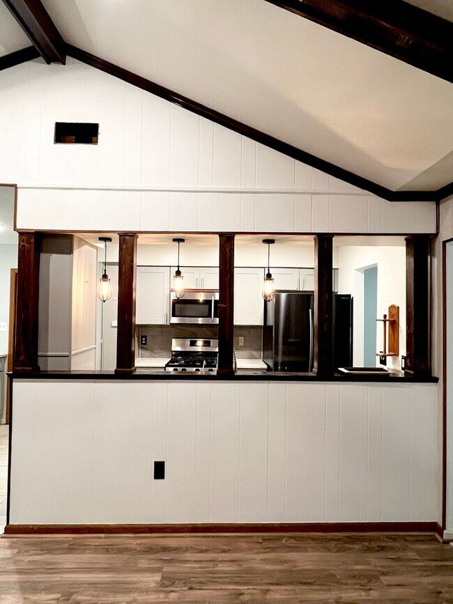 Foto del edificio - Three Bedroom, Two Bath in the Heart of Ge...