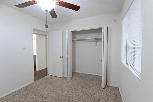 Foto del edificio - 3600 Greystone Dr