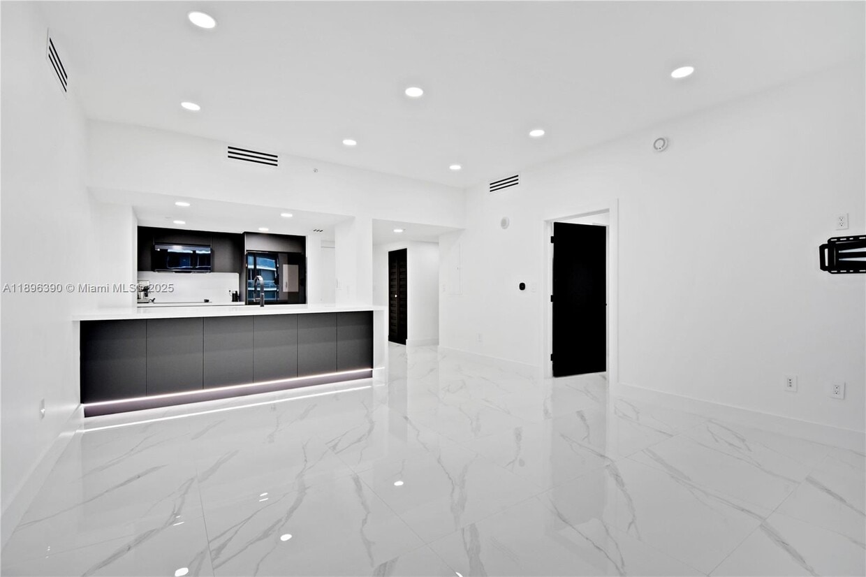 Foto principal - 1800 N Bayshore Dr