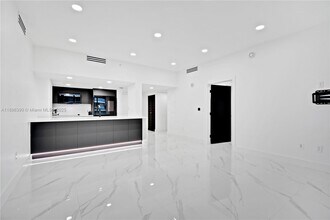 Building Photo - 1800 N Bayshore Dr