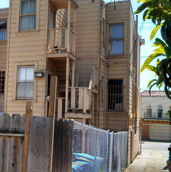 Building Photo - 514 Visitacion Ave