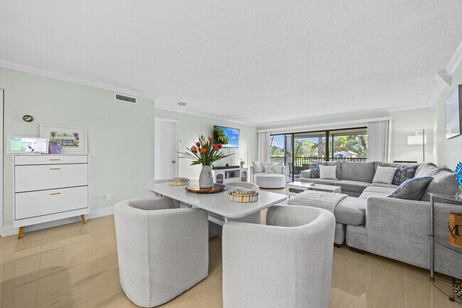 Foto del edificio - 12926 Briarlake Dr