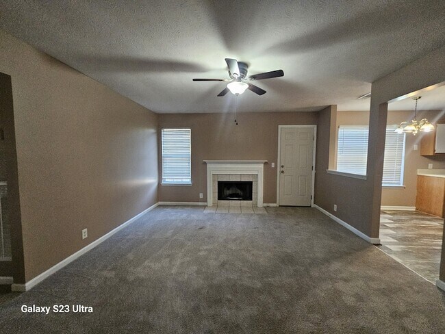 Foto del edificio - 1209 Akins Ridge Dr