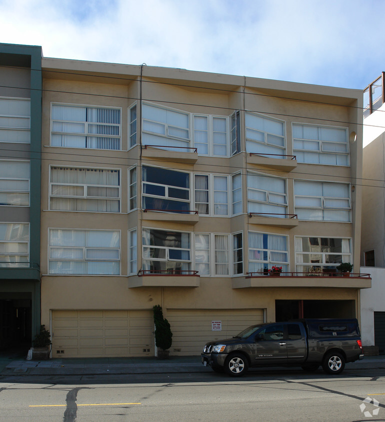 Building Photo - Porta Mar