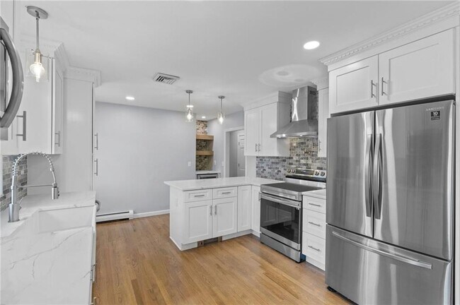 Foto del edificio - 141 Congdon Rd