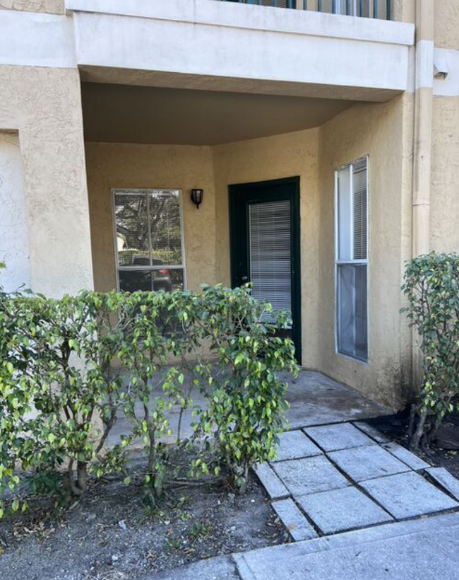 Building Photo - 777 Riverside Dr