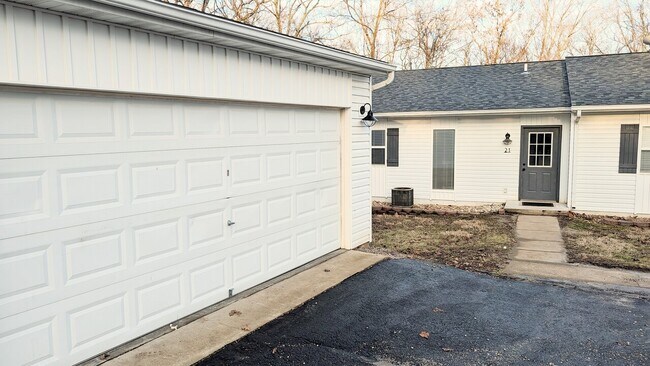Building Photo - Ava Townehomes