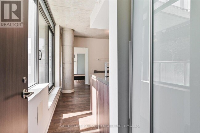 Photo du bâtiment - 461-461 Adelaide St W