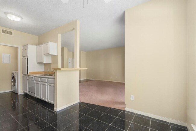 Building Photo - 8205 Sands Point Dr