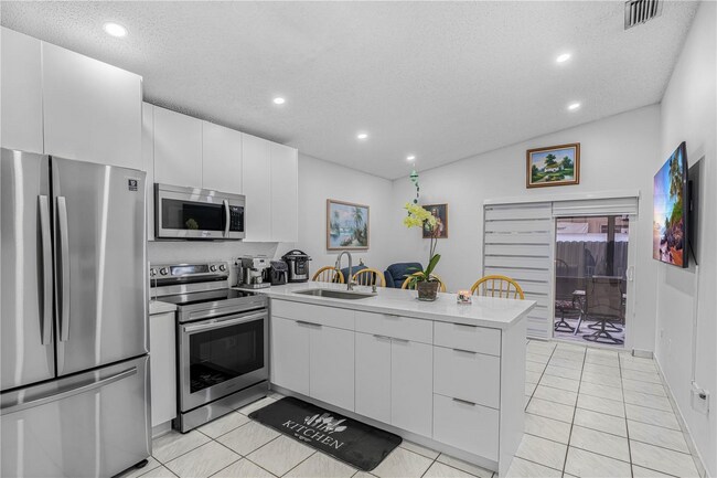 Foto del edificio - 7117 W 30th Ln