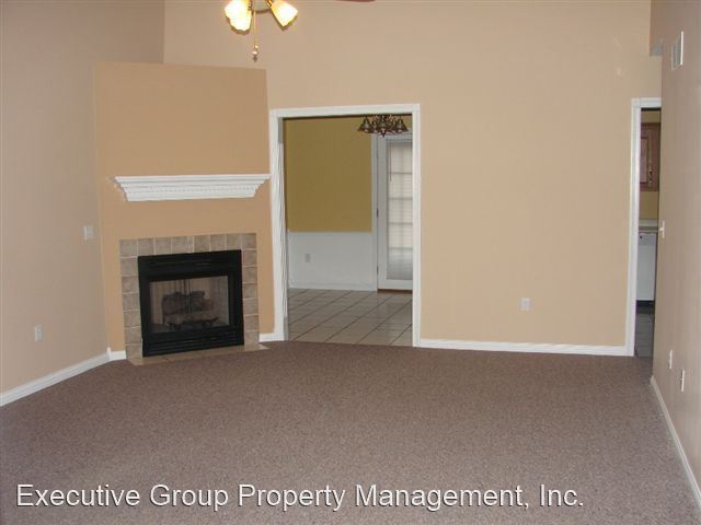 Foto del edificio - 2 br, 2 bath House - 113 CHEVY CHASE PLACE