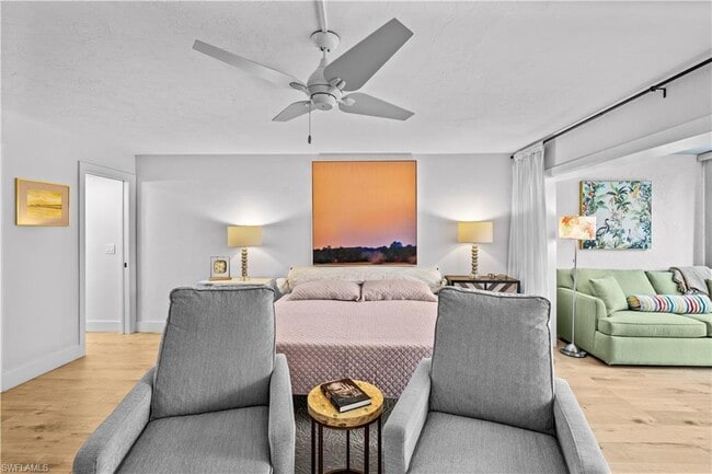 Foto del edificio - 377 Vanderbilt Beach Rd