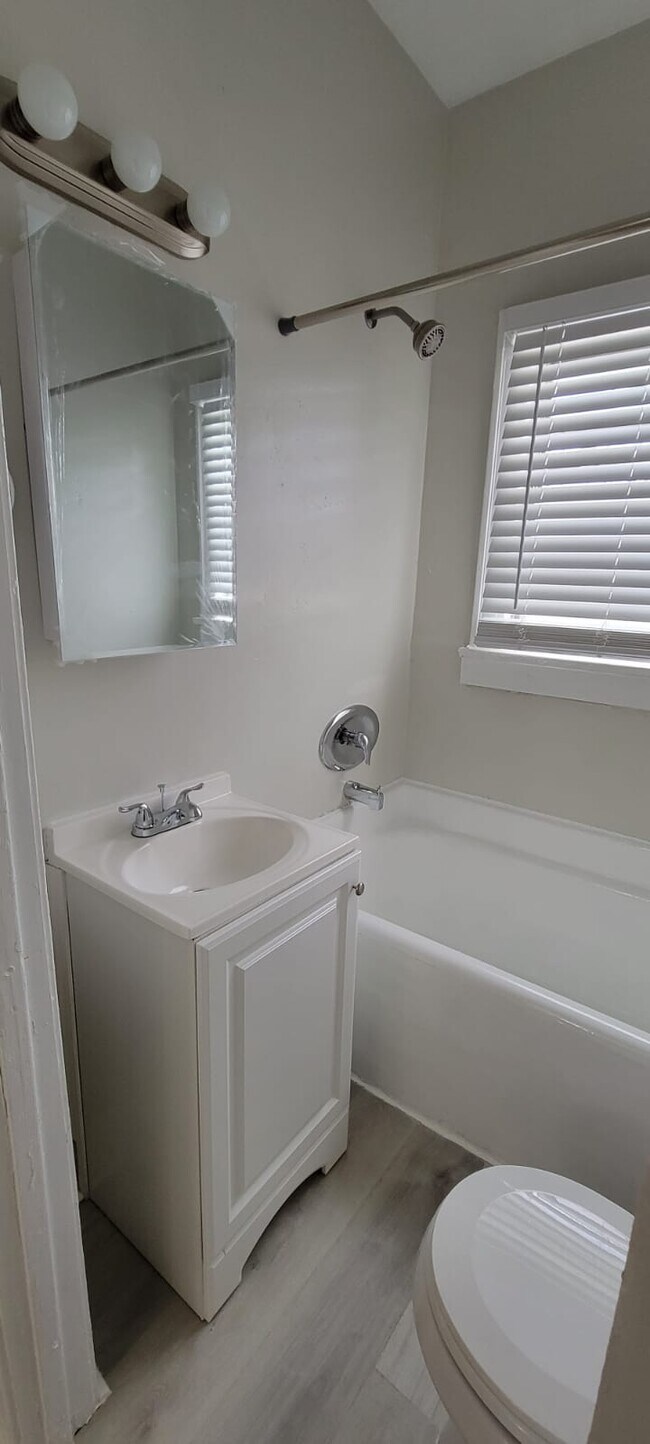 Building Photo - 527 W 46th St