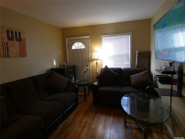 Foto del edificio - 238-06 Braddock Ave