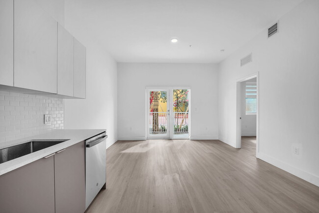 Model B Dining Room - Hallandale City Center