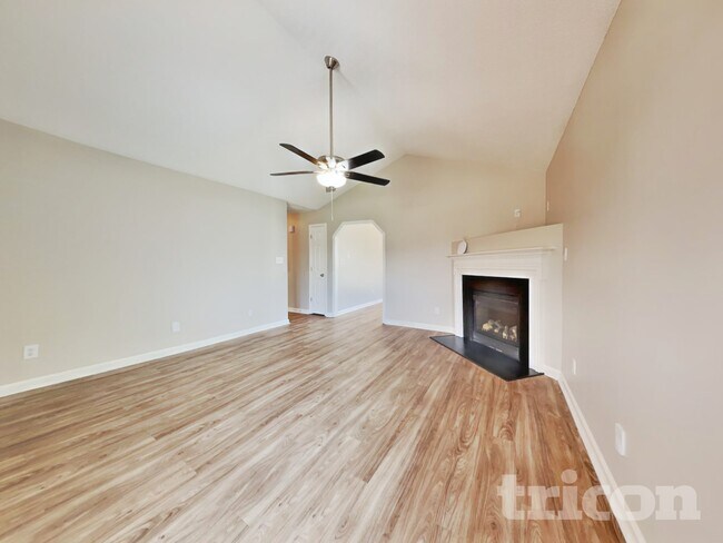 Foto del edificio - 5169 Parkerwood Dr