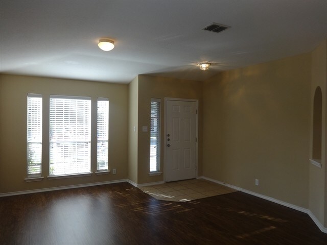 Building Photo - 9627 Mustang Mesa