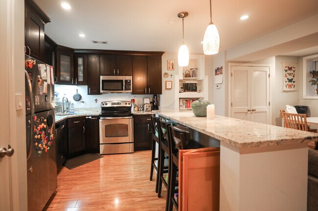 Foto del edificio - 624 9th St NE