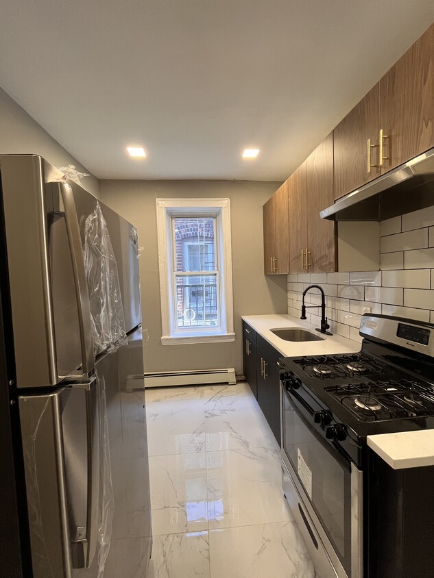 237 Lexington Ave 3R - 243 Lexington Ave