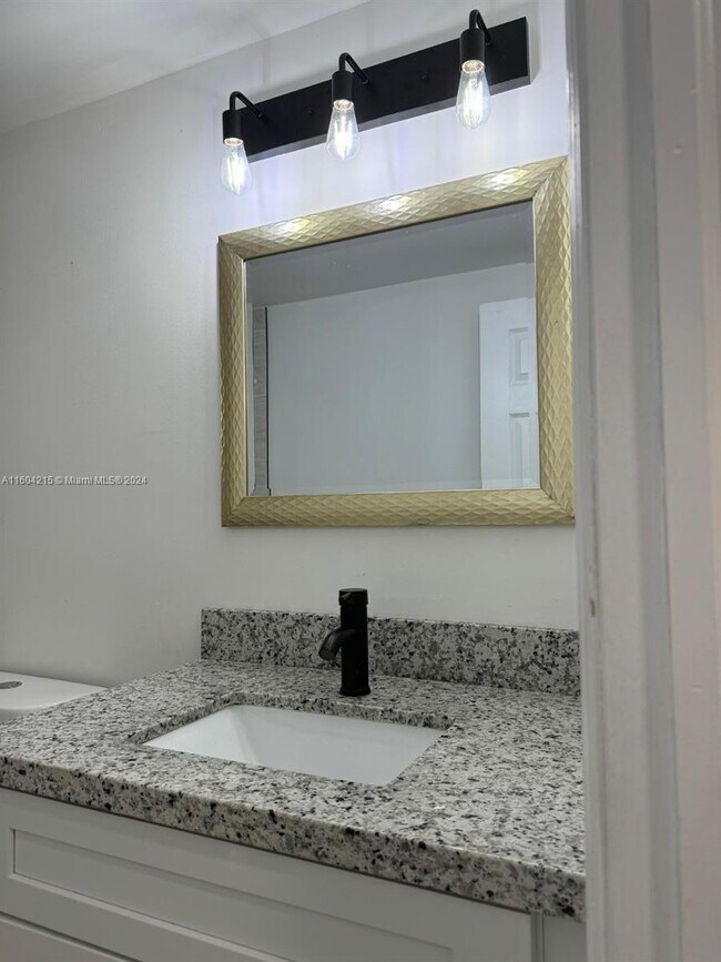 Foto del edificio - 8275 SW 205th St