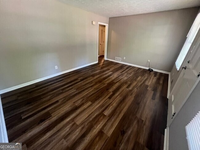 Building Photo - 8107 Cardav Ct SE