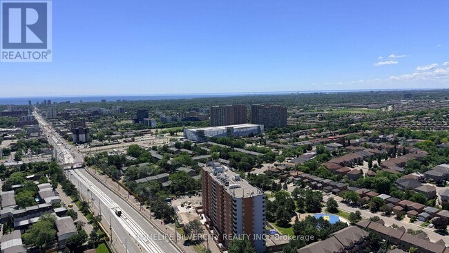 Photo du bâtiment - 1 Fairview Rd E
