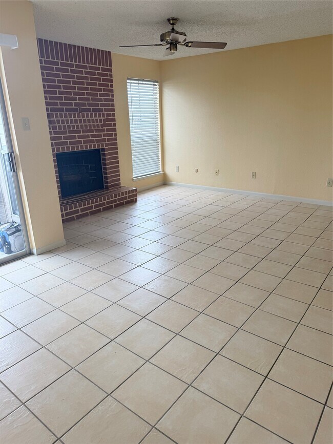 Foto del edificio - 3919 Fairmont Pkwy