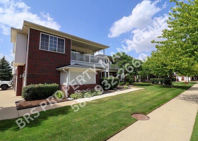 Foto del edificio - Charming Ground-Floor Condo in the Heart of Sterling Heights!