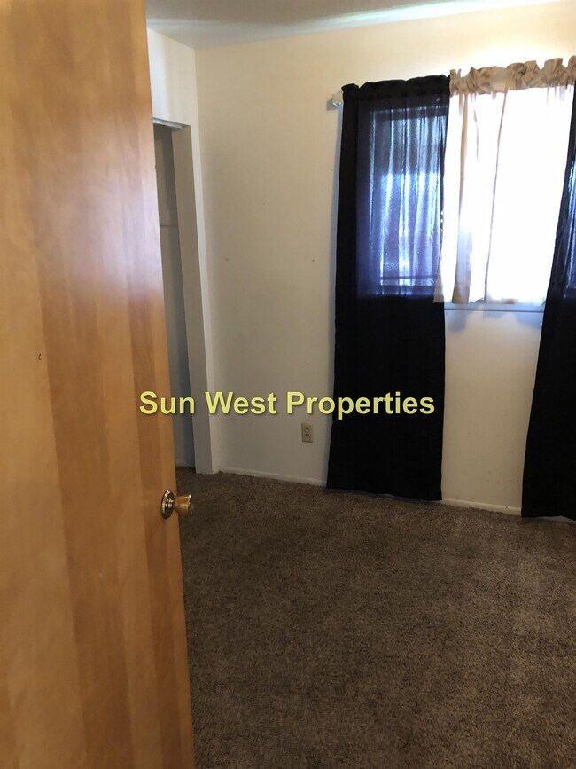 Foto del edificio - 905 Walnut Dr