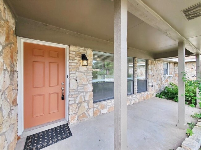 Building Photo - 9512 Meadowheath Dr