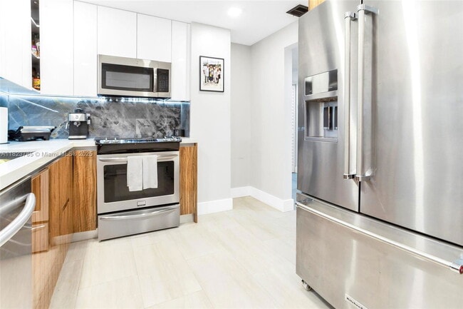 Building Photo - 2128 N Miami Beach Blvd