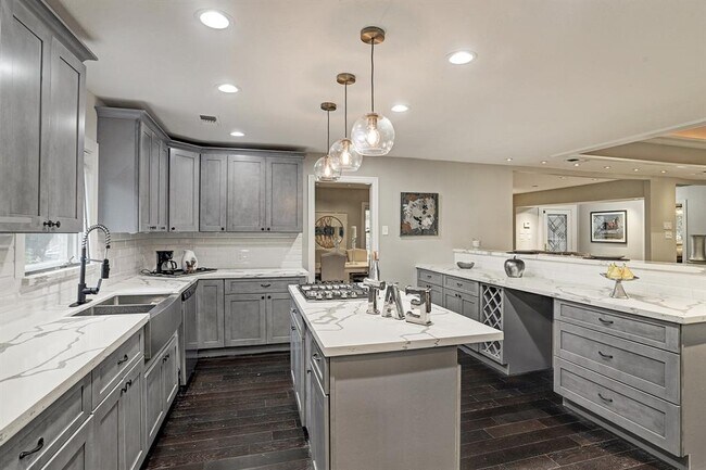 Foto del edificio - 4315 Breakwood Dr