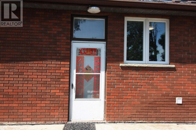 Photo du bâtiment - 12973 Warden Ave.