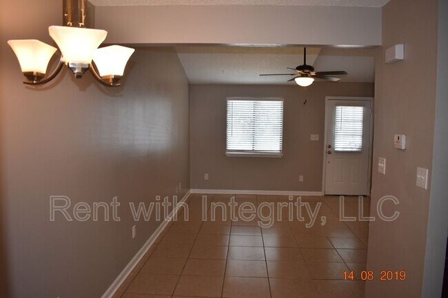 Foto del edificio - 1802 Falconcrest St