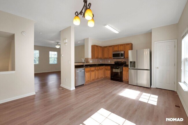Building Photo - Charming 4BR Townhome in Duluth