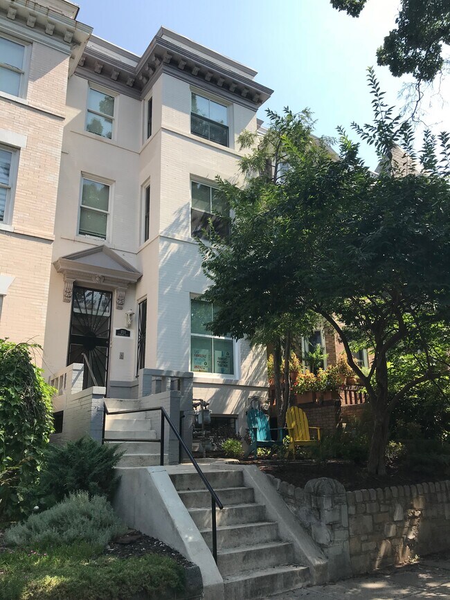 Building Photo - 1733 Kilbourne Pl NW