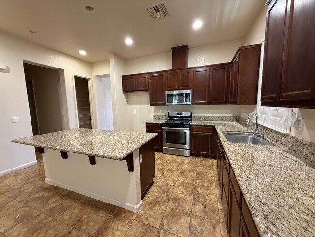 Foto del edificio - 1487 Highland Dr