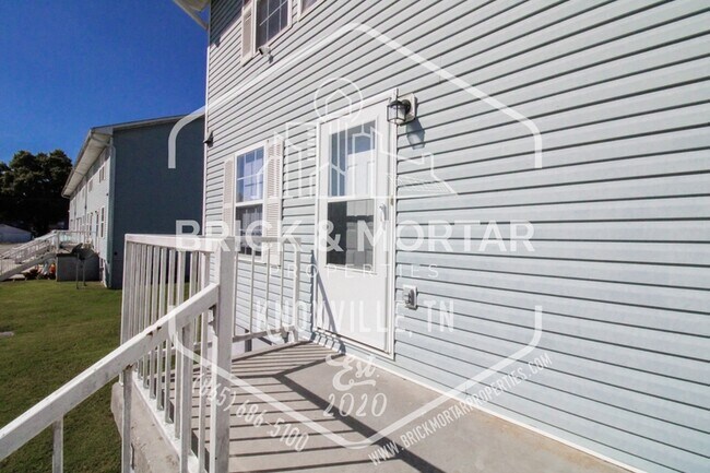 Photo - 136 N 6th St Apartment