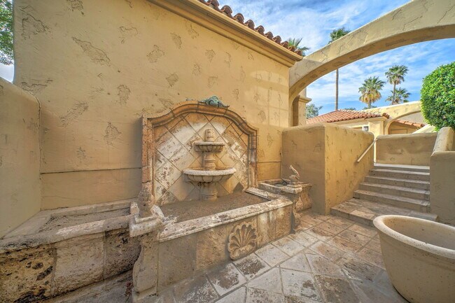 Foto del edificio - 6141 N 28th Pl
