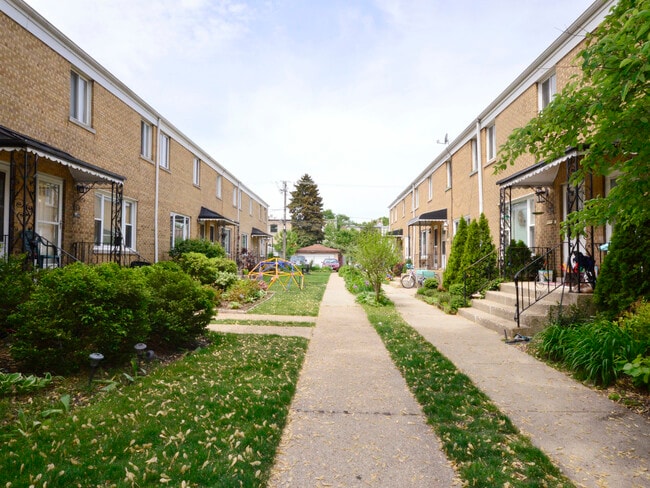 Building Photo - 4626 N Paulina St