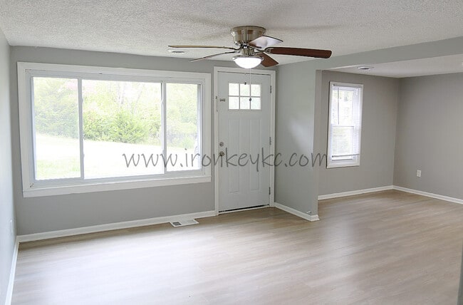 Building Photo - 5231 N Merrimac Ave