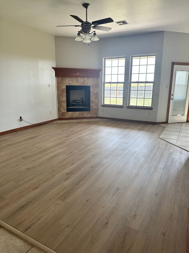 Foto del edificio - Great Home located in Dove Creek!$250.00 o...
