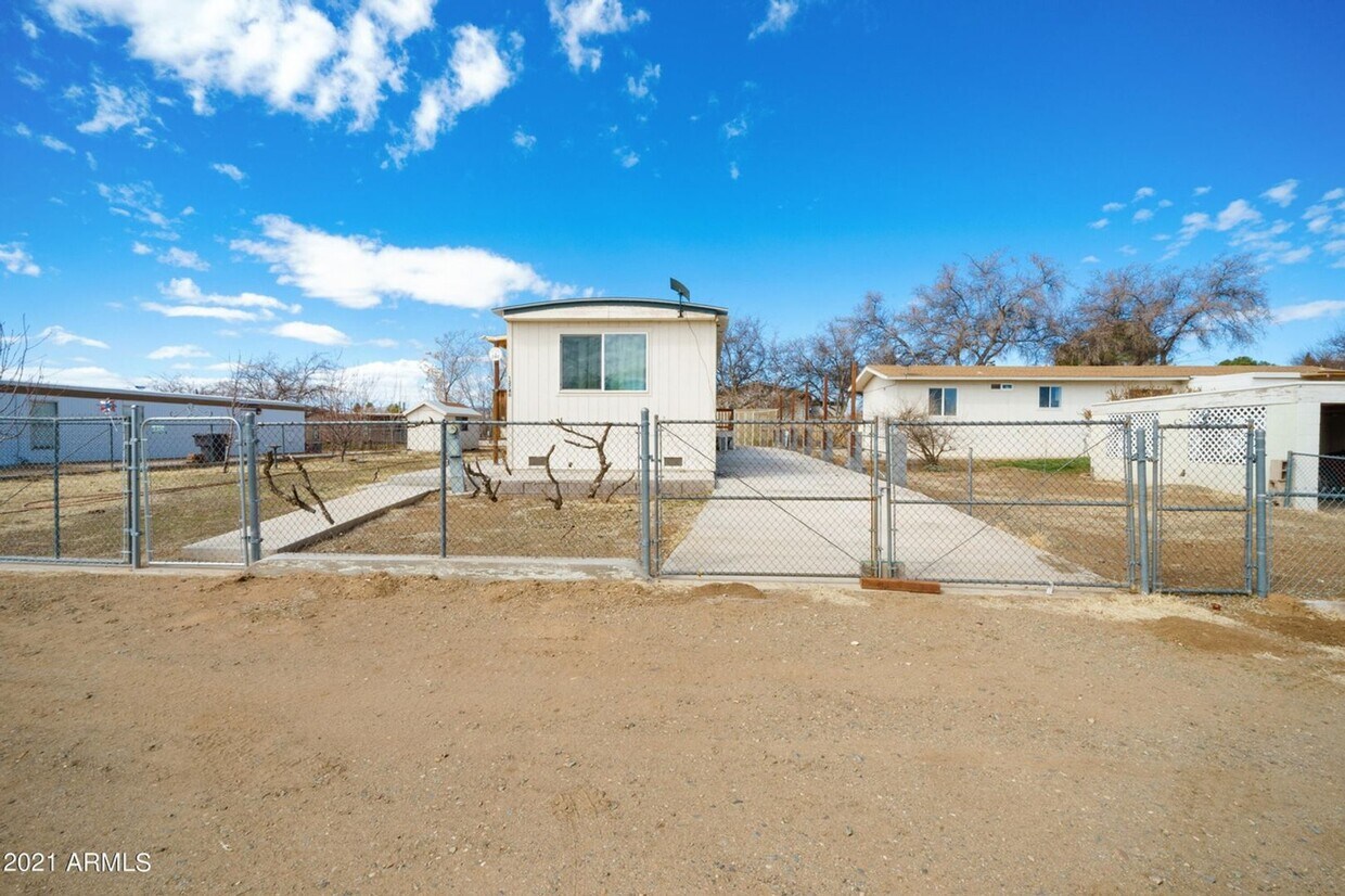 Primary Photo - RENT TO OWN!CASH PRICE OF $185,000.00 OR $...