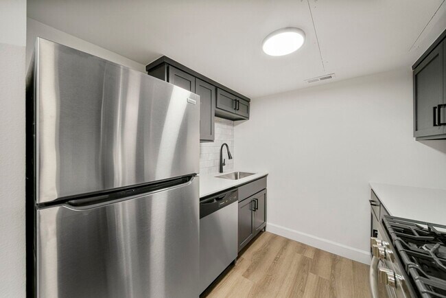 Building Photo - 4525 E 31st St
