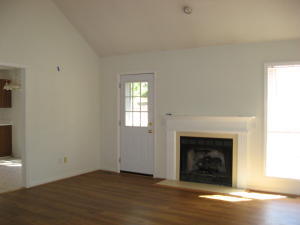 Building Photo - 140 Lake View Dr E