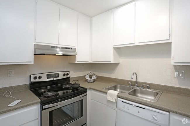 1 BR, 1 BA - 535 SF - Parkview Terrace