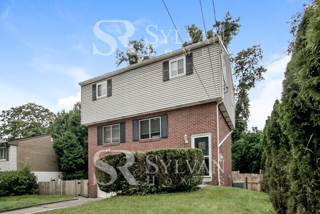 Building Photo - Charming 3BR 2.5BA home